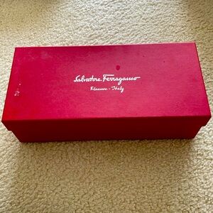 Spare Salvatore Ferragamo flats box
